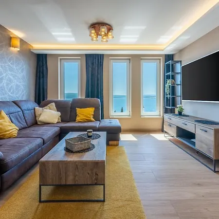 Dolly Lux * 茨里克韦尼察