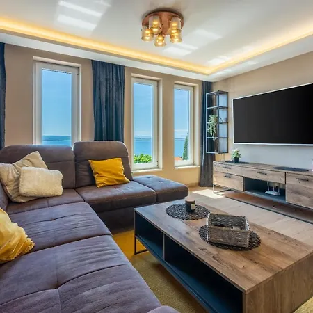 Dolly Lux Apartment
