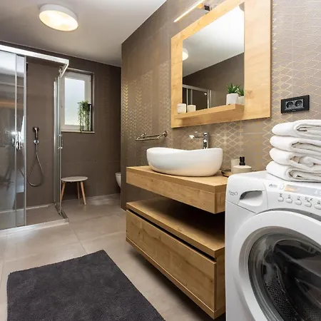 Dolly Lux Apartment *