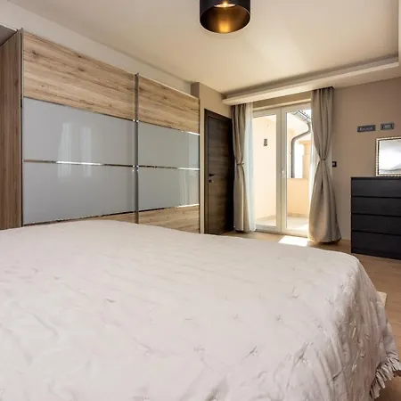 Apartament Dolly Lux *