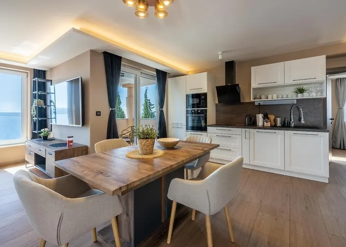 Dolly Lux تْسْغيكفانِتْسا