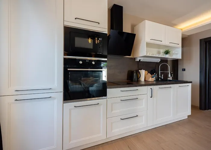 Dolly Lux تْسْغيكفانِتْسا